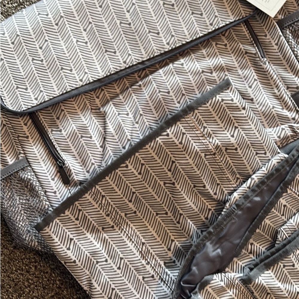 Thirty-One Gray and White Pet Travel Set in HerringBone